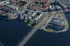 Flygfoto över Jönköping med delar av bostadsområdet Kålgården. Till höger kulturhuset Spira vid Munksjöbron. Till vänster korsningen Odengatan - Östra Strandgatan med rondell.