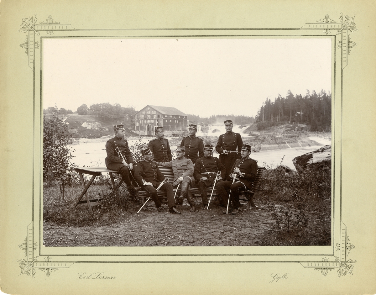 Grupporträtt av officerare på Laxön, 1891. För namn, se bild nr. 3.