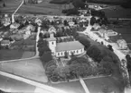 Flygfoto över Bredaryd i Värnamo kommun. Nr. H. 1882
I förgrunden ser man Bredaryds kyrka,