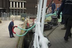 Isbrytaren Sankt Erik på väg till dockan på Beckholmens varv