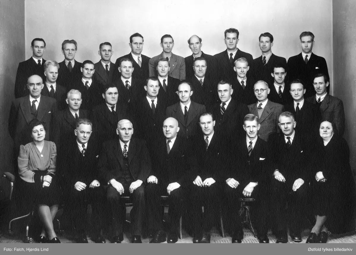 Berg herredstyre 1946-1947, Berg i Halden.

1. rekke fra venstre: 
I. Kjølbo
Aksel Elisenberg
J. Olsen
J. Kullberg
M. Karlsen
E. Brynildsen
N. Eriksen
H. Bakke
J. Larsen

2. rekke fra venstre: 
G. Jensen
H. Olsen
E. Nygård
O. Kollegård
A. Suther
B. Hansen
E. Günther

3. rekke fra venstre: 
J. Mo
W. Lund
R. Stordahl
H. Seljevik
M. Johannessen
T. Rokke
T. Vik- Haugen
K. Wang
H. Westberg

4. rekke fra venstre: 
A. Olsen
E. Andreassen
T. Mellevold
J. Tøger- Lie (Ordfører)
A. Pihlstrøm (Varaordfører)
J. Torp
A. Nielsen
L. Sørensen