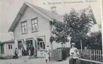Karlsborg i början av 1900-talet.E. Berglunds diversehandel Mölltorp.