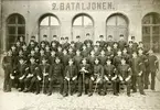 Grupporträtt av officerare vid 2. bataljonens underofficersskola 1902-1903.