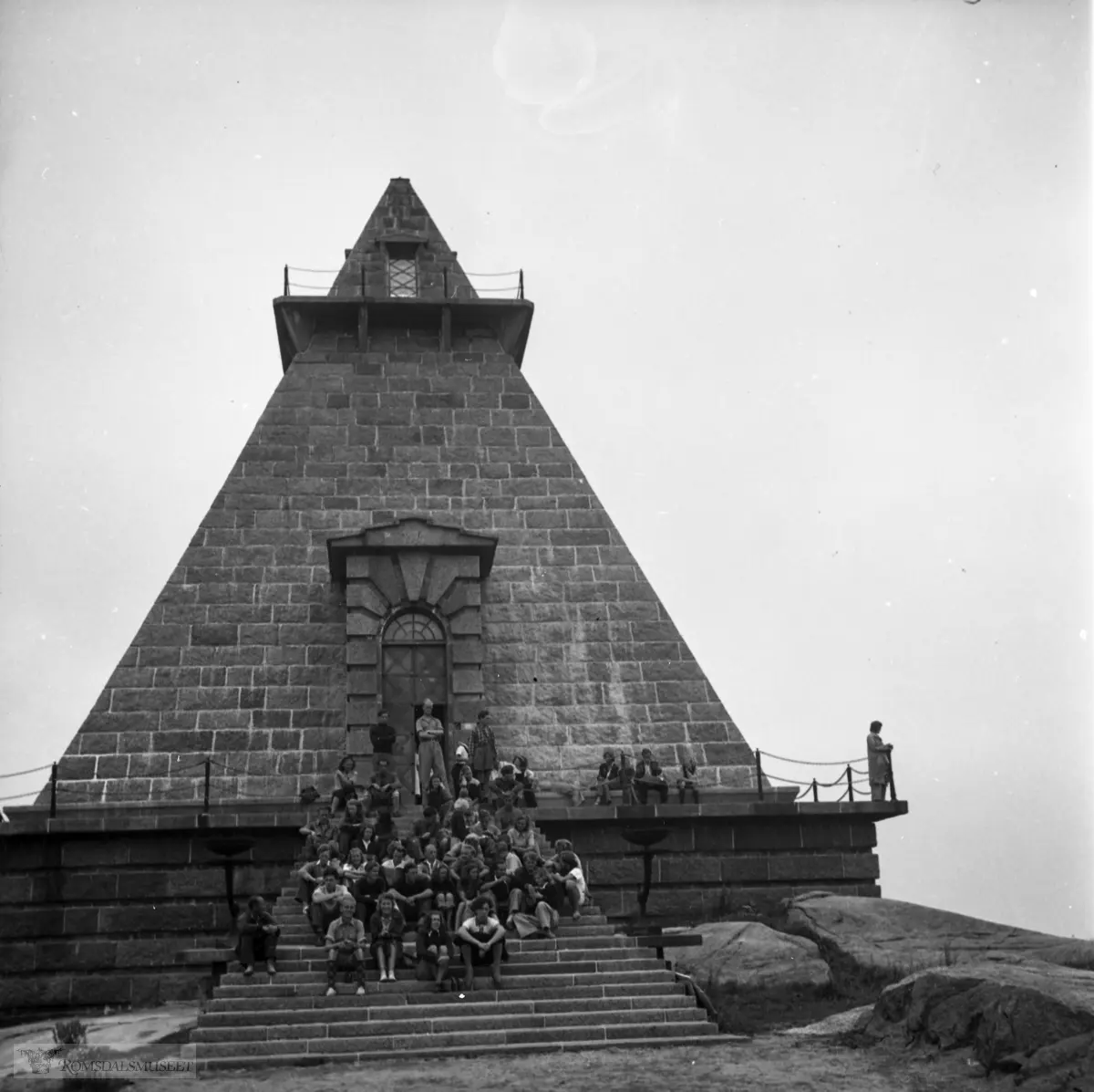 "8 (72)" Sjømenneness minnehall i Stavern.