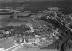 Flygfoto över Forsheda år 1950 i Värnamo kommun. Nr. G. 4022.