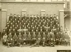 Grupporträtt av officerare och soldater vid Skånska husarregementet K 5, 1915.
för namn, se bild nr. 3.