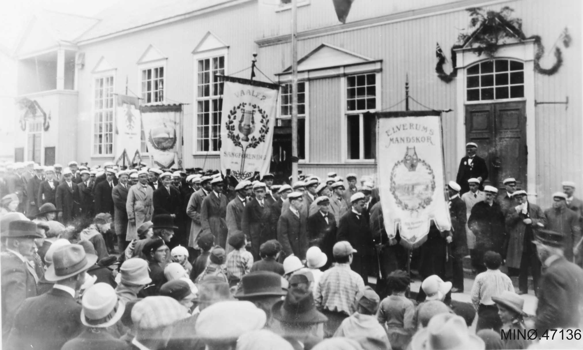 Sangerstevne på Røros 1927. Ved Sangerhuset