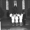 Konfirmandgrupp, Undenäs kyrka, 17/7 1965. Konfirmandlärare: kyrkoherde Carlberg. Neg finns.