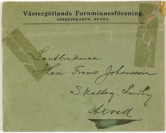 Teckning av  en soldat till häst. Samhör med nio andra teckningar av soldater. Teckningarna ligger tillsammans i ett kuvert.


Teckning av 10 stycken soldater. Åtta stycken stående och två stycken sittande på var sin häst.
