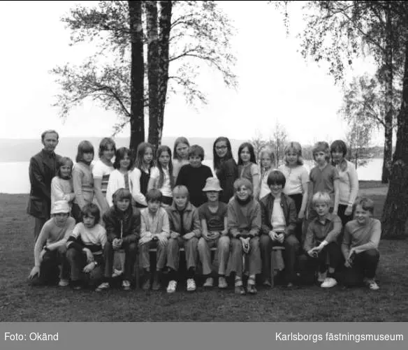 Klassfoto från Strandskolan, Karlsborg, 1972. Lärare: Bengt Sarwe. Neg finns.