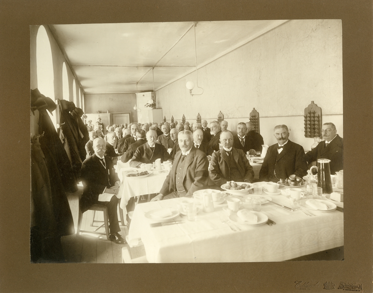 "Gamla kadetter" samlade på Karlberg den 13 maj 1915.