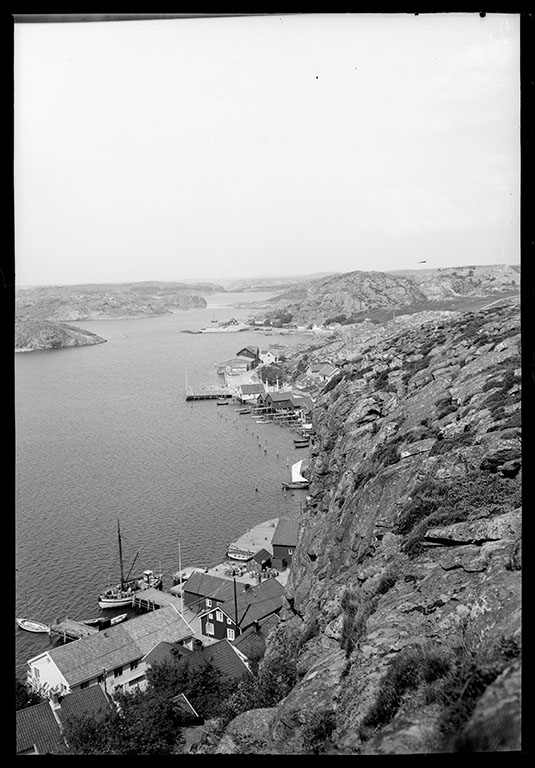 Motiv från Bohuslän ur bildsamlingen efter fotograf Carl Alfred Träff.