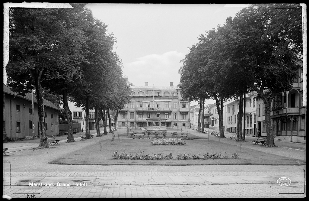 Motiv från Bohuslän ur bildsamlingen efter fotograf Carl Alfred Träff.