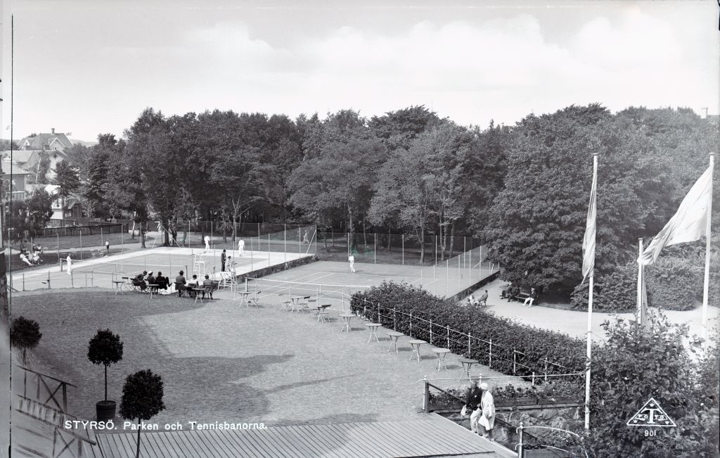 Motiv från Bohuslän ur bildsamlingen efter fotograf Carl Alfred Träff.