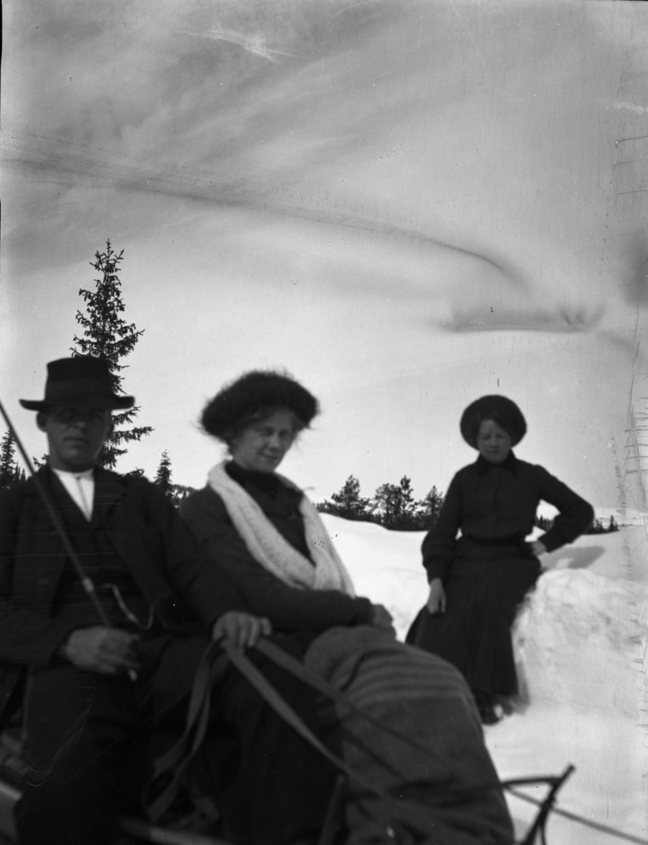 Rikard Berges fotoarkiv. Portretter, landskap, folkeliv.