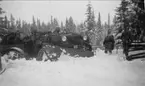 Snöplogning med artilleritraktor m/28 vid Lidberg Malung, Dalarna, febr 1934. A 9 furirskola och volontärartilleriskola på vinterövning. Fotot är en gåva av Tage Södergren.