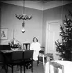 Garnisonssjukhuset Karlsborg, 1950-tal. Sjuksystrarnas matsal i ekonomibyggnaden. Marianne Bernvik, köksföreståndare. Kortet finns ej på museet, utlånat av Mildred Stohlbin.