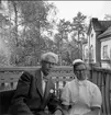 Garnisonssjukhuset Karlsborg, 1950-tal. Vid kirurgavdelningen, doktor Lennerfelt och syster Stina. Kortet finns ej på museet, utlånat av Mildred Stohlbin.