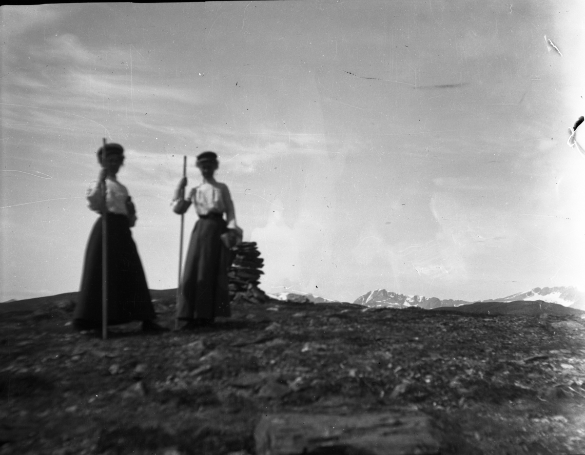 Rikard Berges fotoarkiv. Portretter, landskap, folkeliv.