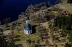 Flygfoto över Almesåkra kyrka i Nässjö kommun.