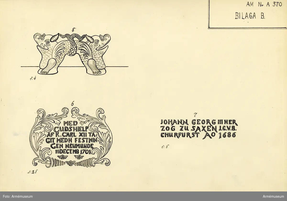 Grupp A I.
Krigsbyte från den invid Dünamünde belägna skansen Neumünde, som den 11 dec 1701 erövrades av svenskarna. Följande inskrift syftar härpå: MED GUDS HIELP AF K CARL XII TAGIT MEDH  FESTNINGEN NEUMUNDE 11 DECEMB 1701.

Kanonen utmärker sig f.ö. genom sin högst praktfulla utstyrsel och fullkomlighet, vad tillverkningen beträffar.

På långa fältet: en varg, bärande ett lamm i gapet, och däröver inskriften: YSENGRIN (Isegrim-vargen).

På kammarstycket: sachsiska riksvapnet och därovan följande  inskrift: JOHANN GEORG III HER / ZOG ZU SAXEN JCVB / CHURFURST A.O. 1686. På kammarbandet: WOLF CASPAR V CLENGEL ZEVG V ART OBRISTER. GOSS MICH ANDREAS HEROLD IN DRESDEN . (Wolfgang Caspar von  Clengel, tygmästare vid artilleriet överste. Andreas Herold i Dresden göt mig).