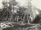 Män i arbete.
Ur album Kabelarbetet Hjälmsälra - Norrtälje - Finnviken utfört under sommaren 1928.