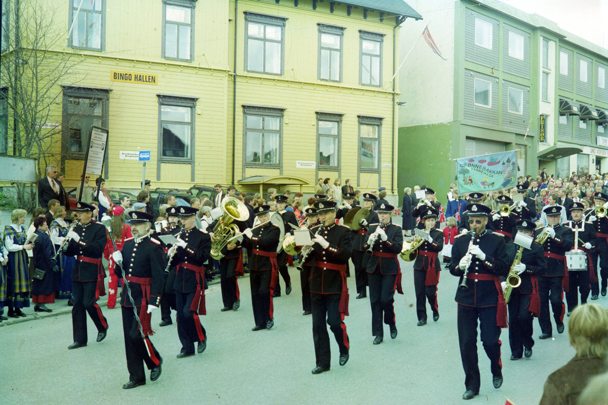 17. maitoget med Divisjonsmusikken.