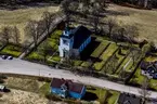 Flygfoto över Bellö kyrka i Eksjö kommun.