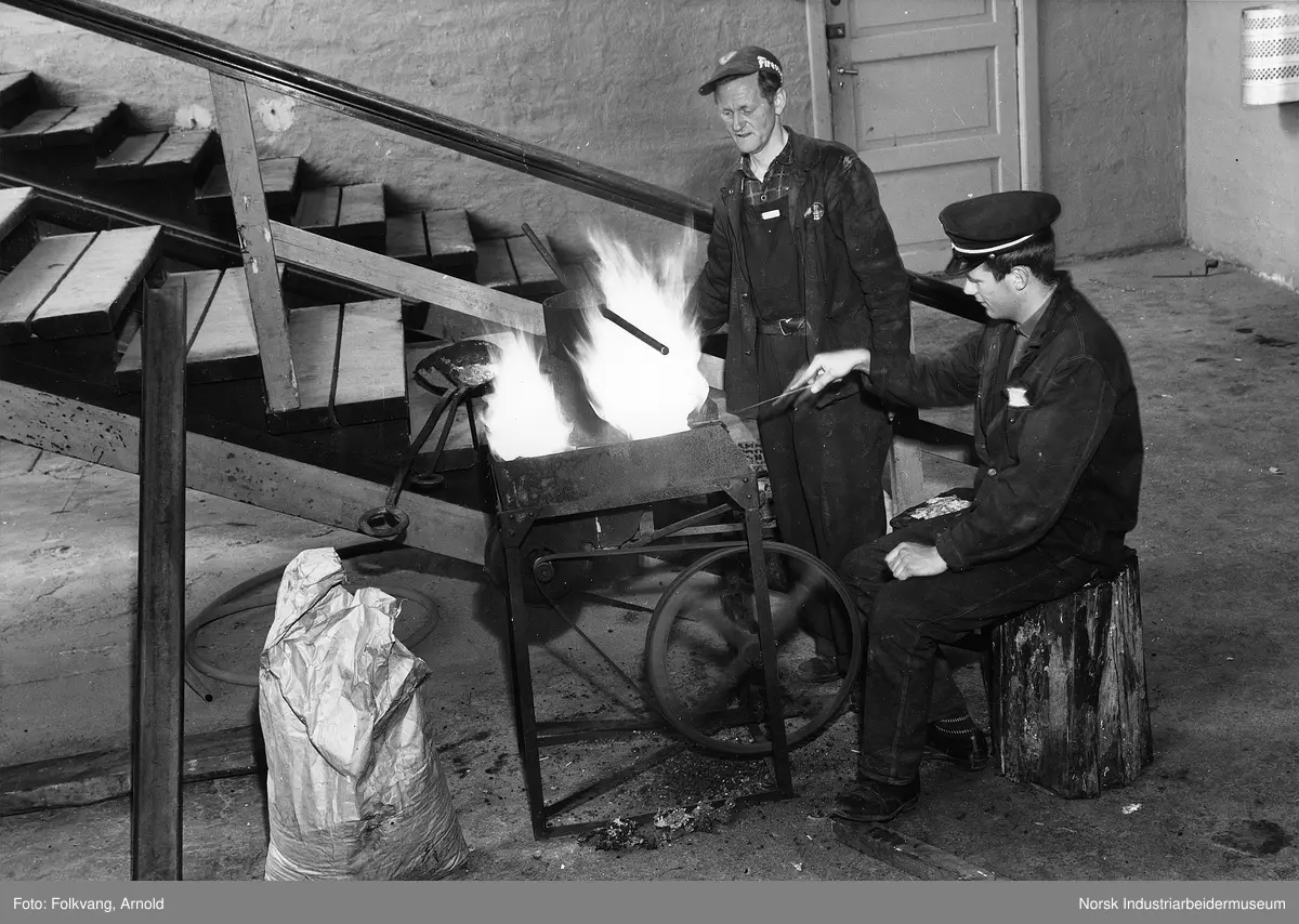 Krossobanen. Arbeider i forbindelse med firing av bærekabel.