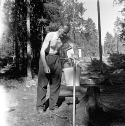 Stugliv och strandliv vid Tranvikens havsbad. Fotograferat f