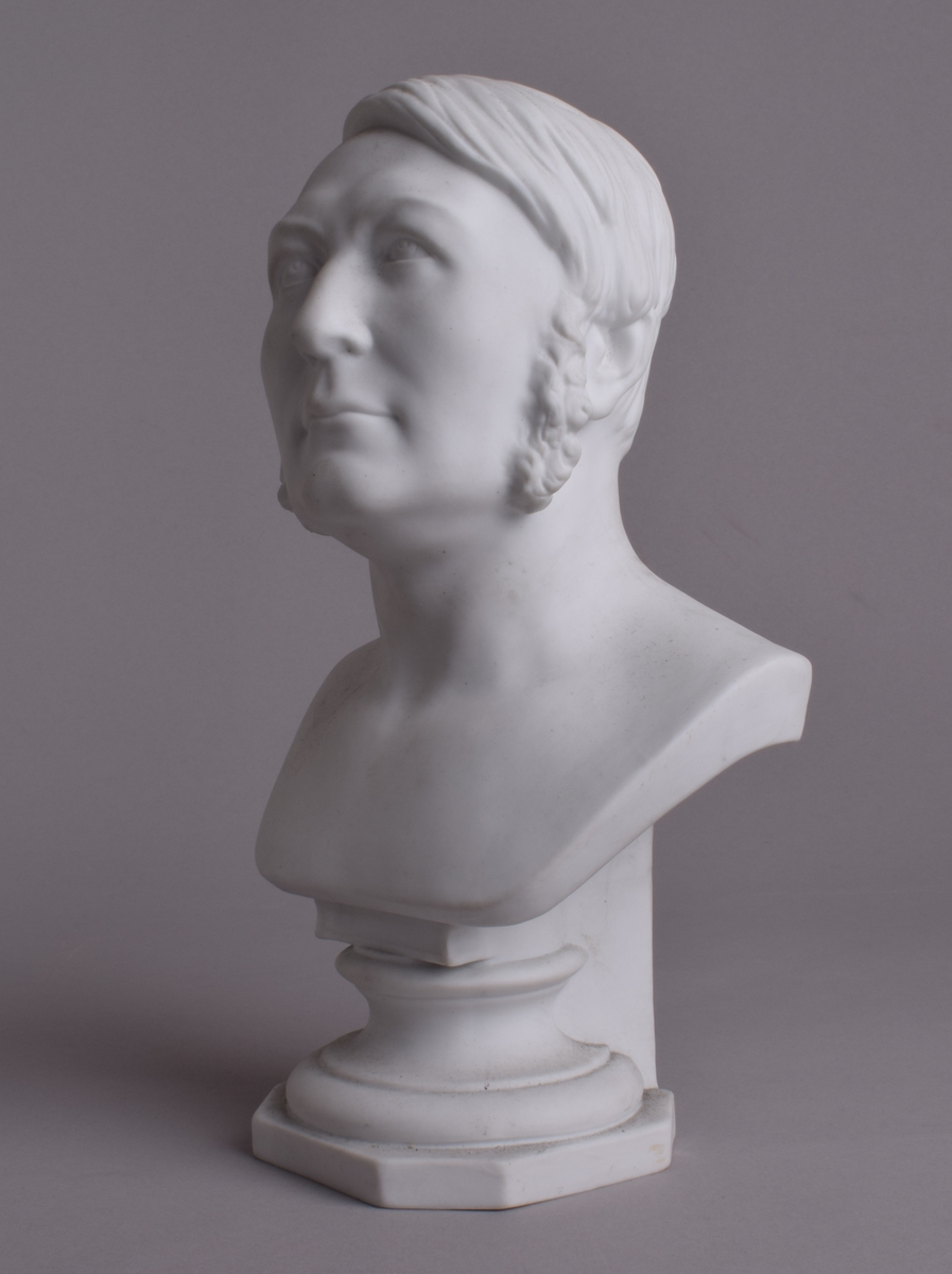 Byste av Henrik Wergeland på 8-kantet sokkel.