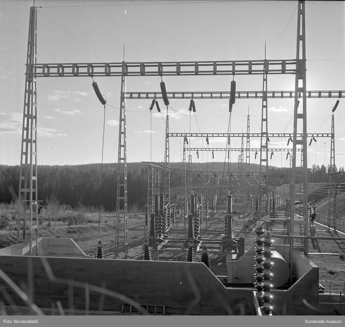 Torpshammars kraftstation, exteriör- och interiörbilder och vyer.