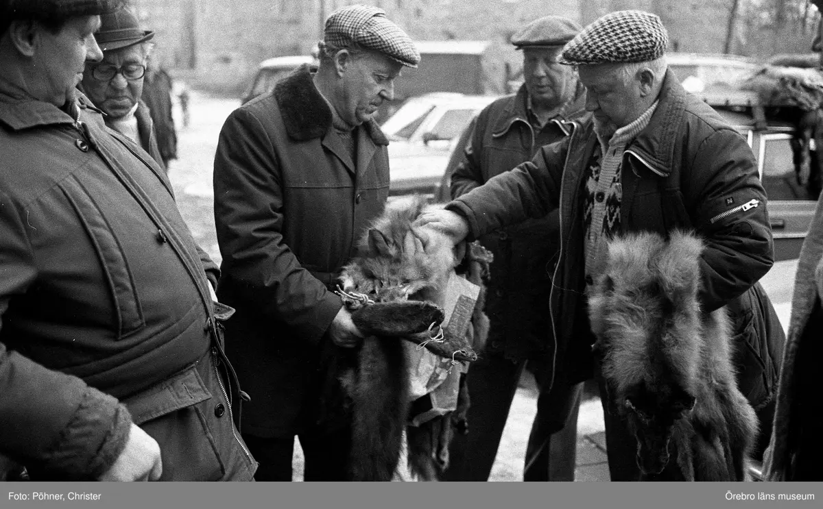 Skinnsäljare på Hindersmässan.
26 januari 1983.