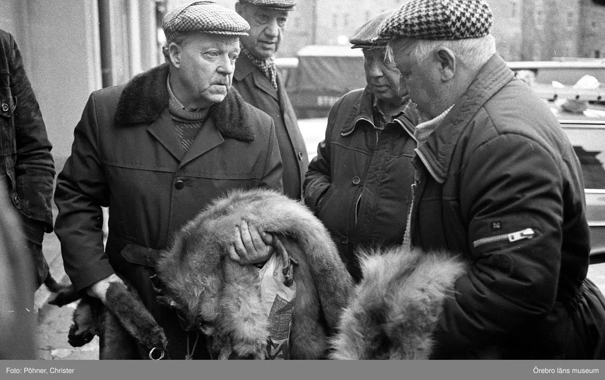 Skinnsäljare på Hindersmässan.
26 januari 1983.