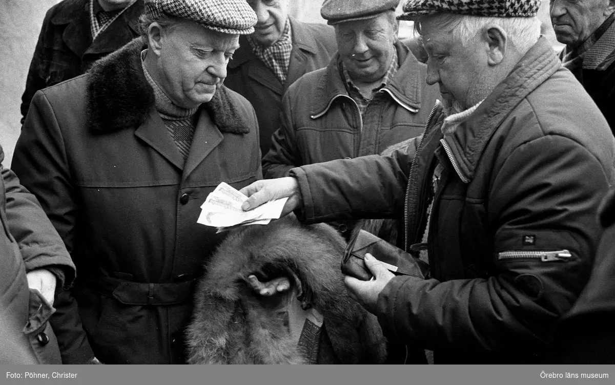 Skinnsäljare på Hindersmässan.
26 januari 1983.