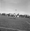 Bild från BK Derbys hemmamatch mot Taborsbergs SK i division IV Södra mellansvenska. Matchen spelades på Folkungavallen i Linköping den 17 september 1950.