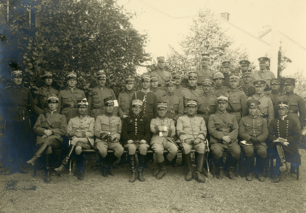 Terrängfältövning i Örebrotrakten under överste Johan Gustaf Gerhard Améens ledning, 1926.
För namn, se bild nr. 3.