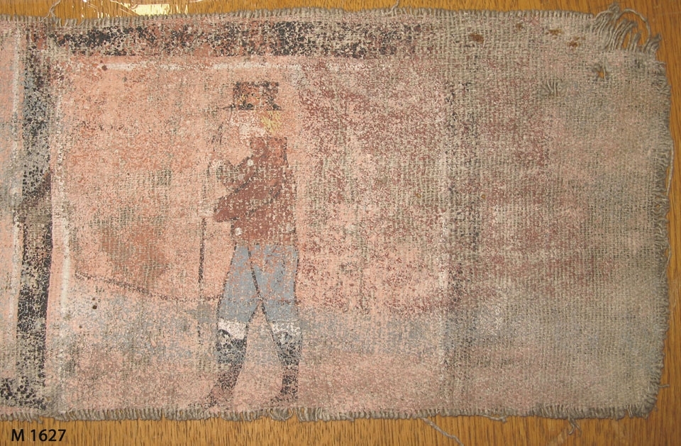Bonadsmålning av Sven Nilsson (1800-1861) från Härnäs i Blekinge, med religiösa motiv. Målad med tempera - pigment, ägg och ev. mjöl (Nyström 2012:150-151) - på lite grövre tuskaftvävt linnetyg.

Föreställande Väktaren, Christi uppståndelse, Christi korsfästelse, 
Christus bär sitt kors, Christus hudflänges, Petrus nekar, svär och gråter, 
Christus förrådes av Judas.
Inskrivet i huvudkatalogen 1892-1900.

se Eva Kjerström-Sjölin, "Trane-Sven. Bonadsmålaren Sven Nilsson i Härnäs", Blekingeboken 1971.