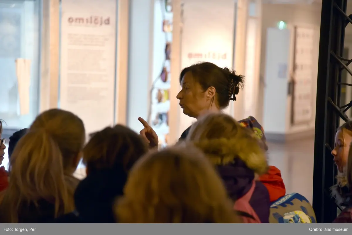 Den 22 November 2017 besöke fröviskolans klass 4 pedagog Cecilia Meyer i utsällningen
"Alla människor" på länsmuseet i Örebro.