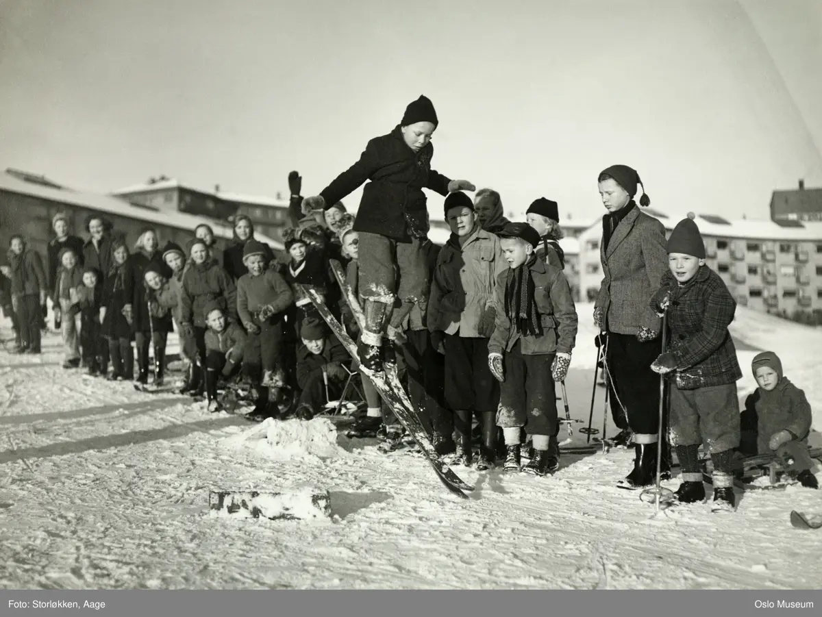 skibakke, hopprenn, gutter, boligblokker