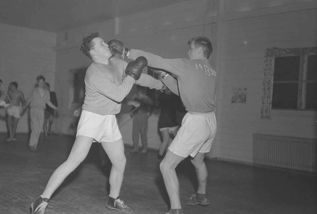 Boksetrening i Nidarhuset