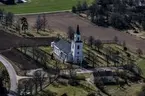 Flygfoto över Flisby kyrka i Nässjö kommun.