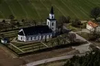 Flygfoto över Flisby kyrka i Nässjö kommun.