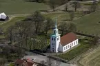 Flygfoto över Fröderyds kyrka i Vetlanda kommun.