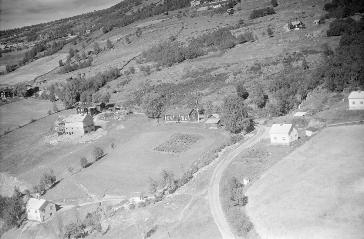 Ommundgard med ny låve, Øvertun, Hundorp, Sør-Fron