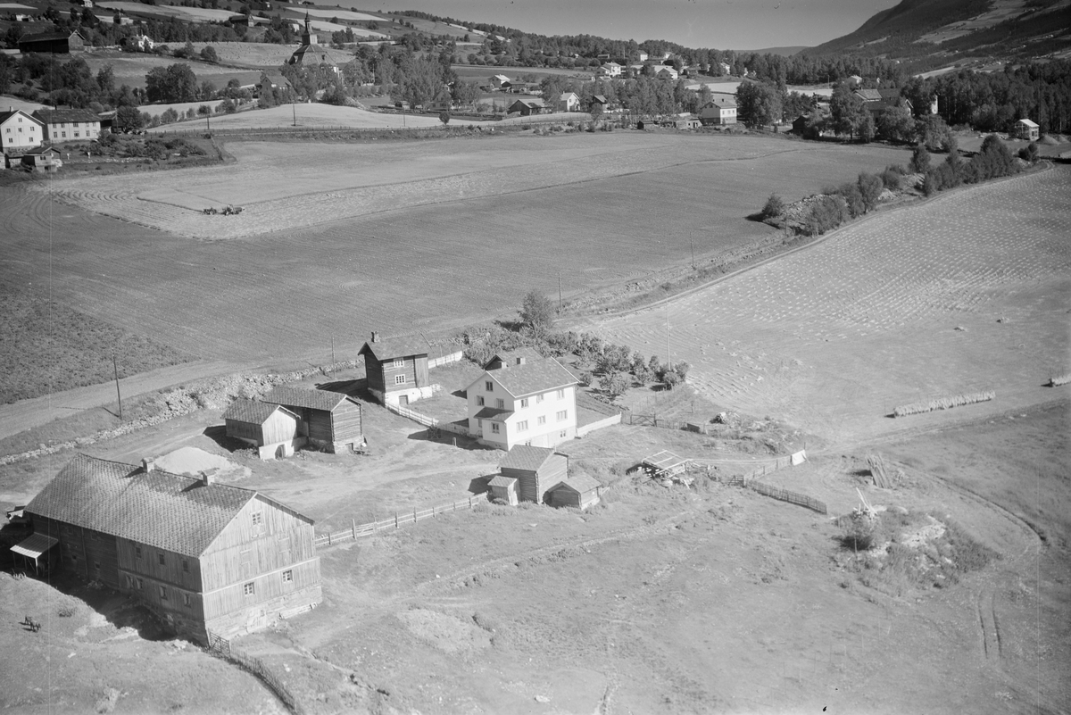 Odenrud - O’ro - i Sør-Fron, Sør-Fron kirke i bakgrunnen