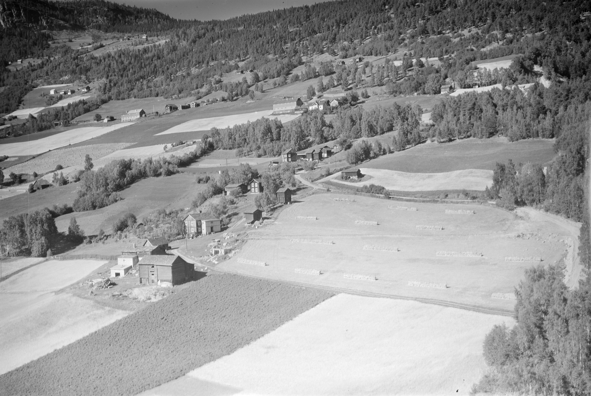 Øvre og Nedre Rudi og Rudihaugen, Tåkåstad bak,  Harpefoss, Sør-Fron