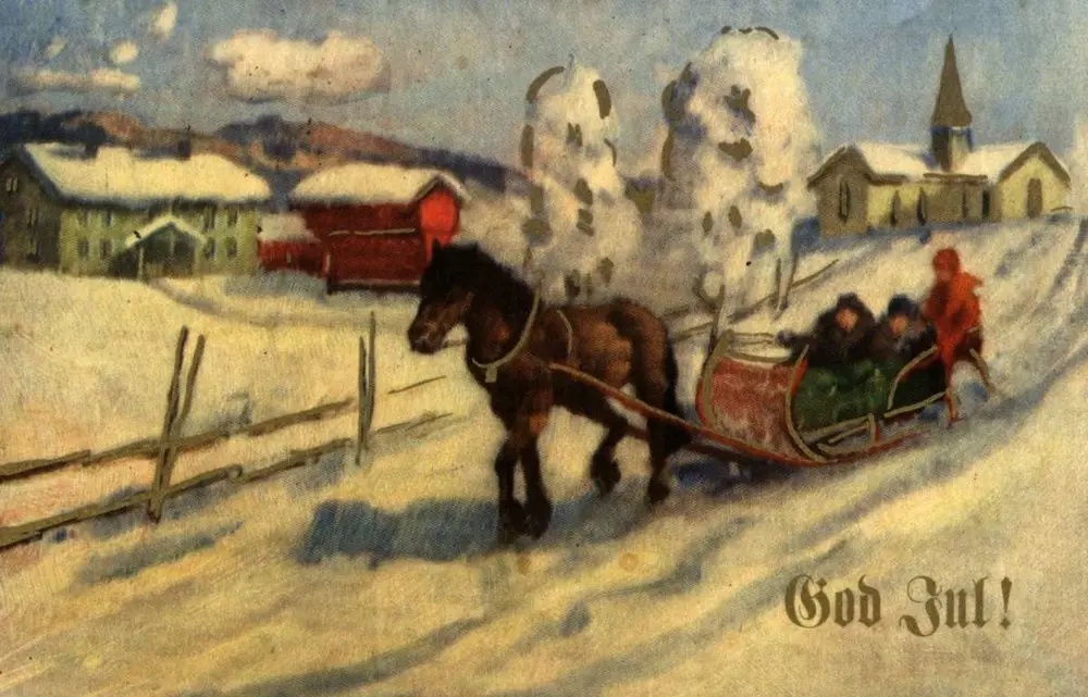 Julekort. Jule- og nyttårshilsen. Vintermotiv. Landskap. Gårdstun og kirke. Hest med slede og passasjerer. Dekorert med gullfarge.