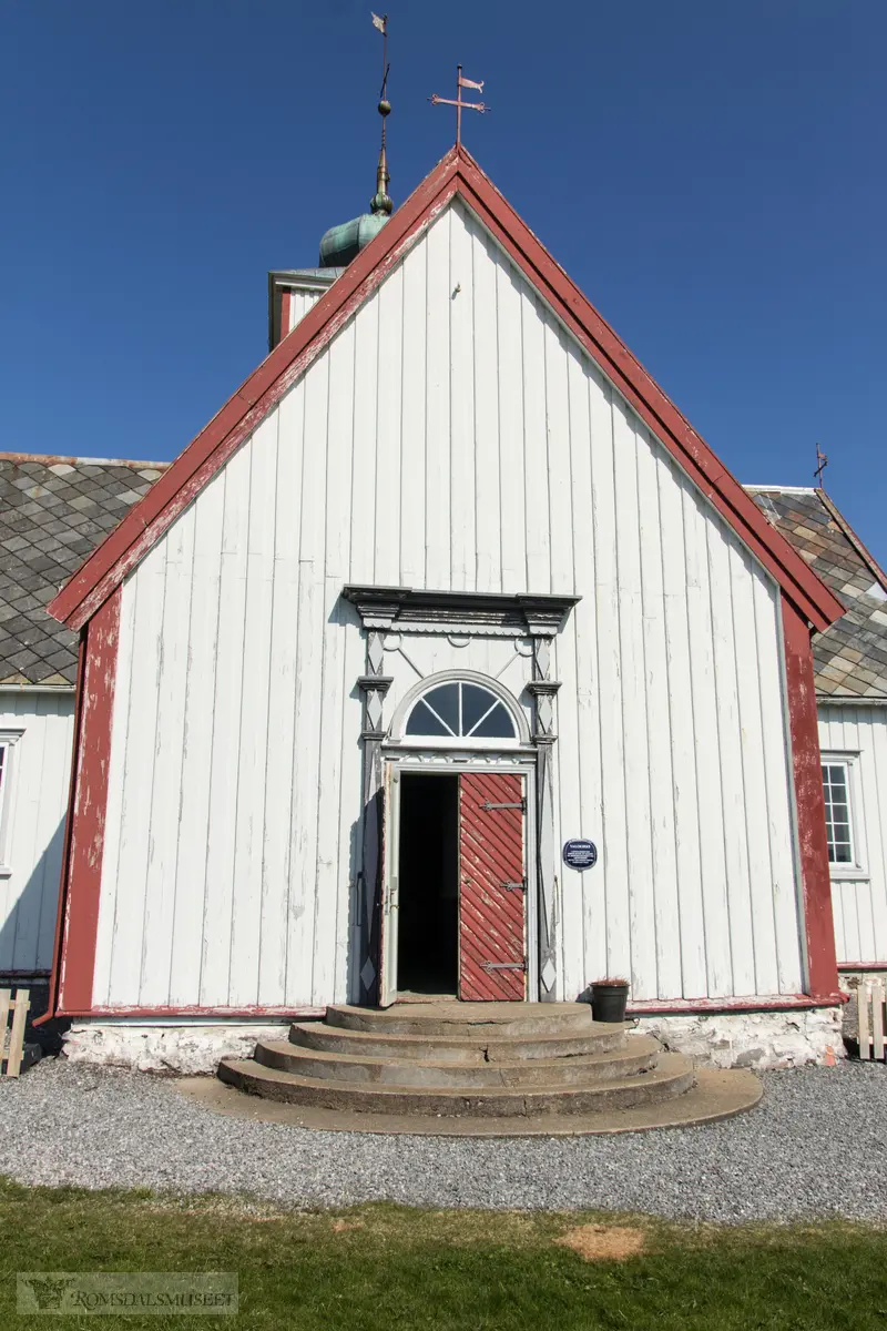 Bud kirke er en korskirke fra 1717 i Bud. Den er en del av Den norske kirke og hører til Molde domprosti i Møre bispedømme..Byggverket er i tømmer og har 250 plasser.