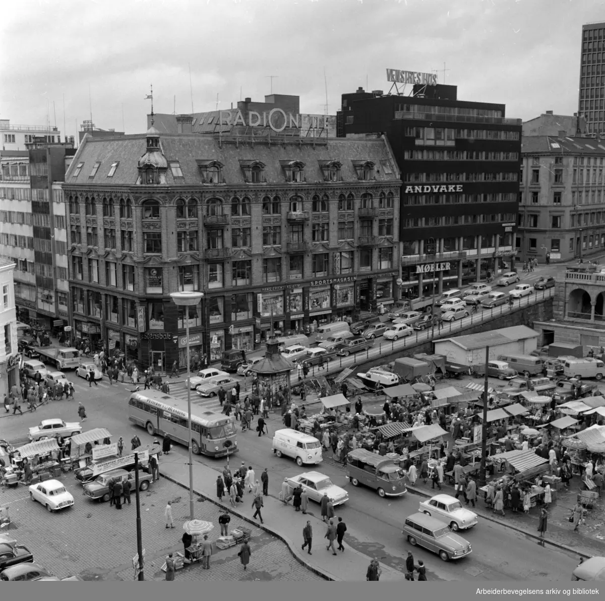 Torggata ved Youngstorget. April 1963